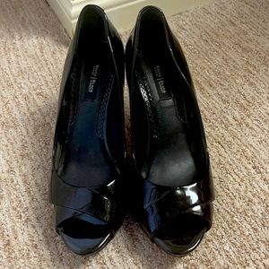 White House Black Market heals.